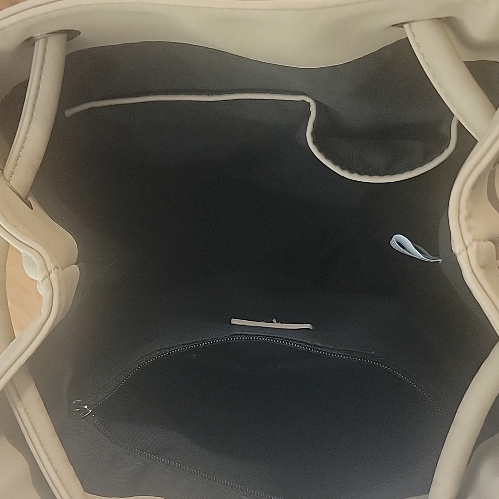 Vegan leather backpack - Picture 4 of 7